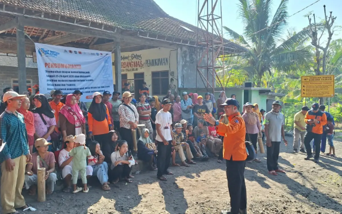 Warga Lumajang saat evakuasi mandiri